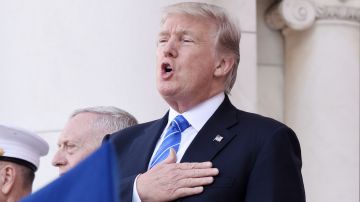El presidente Trump bailó y cantó el himno nacional en el Memorial Day.