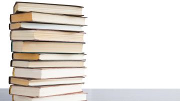 Una biblioteca de libros esenciales para empresarios ha de actualizarse continuamente./Shutterstock