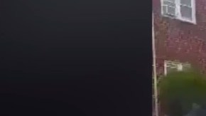 Vecinos registraron con sus celulares el momento en que Sampat fue detenido.