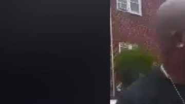 Vecinos registraron con sus celulares el momento en que Sampat fue detenido.