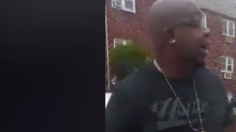 Vecinos registraron con sus celulares el momento en que Sampat fue detenido.