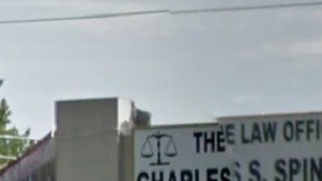 La oficina del terapeuta está ubicada en la calle Richmond en Dongan Hills, Staten Island.