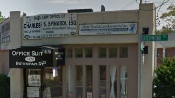 La oficina del terapeuta está ubicada en la calle Richmond en Dongan Hills, Staten Island.