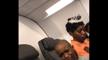 La familia en el vuelo de JetBlue.