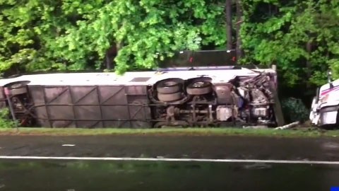 El autobús de la compañía Panda transportaba a 50 personas.