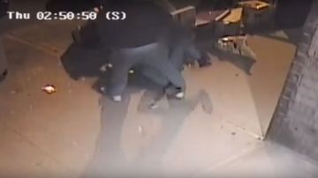 Fotocaptura de cámaras de vigilancia durante el violento asalto sexual.