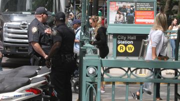 Desarrollan legislacion para que el NYPD reporte con mas detalles las citaciones y arrestos por no pagar el pasaje de metro.