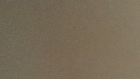 Inquilina Jennie Cruz recibe una consulta financiera de Marlene Uraga en el Bronx.