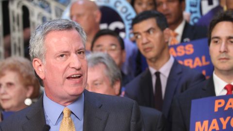 Alcalde de Nueva York Bill de Blasio y la canciller de Educacion Carmen Fariña en una conferencia de prensa para que los legisladores en Albany pasen en ley para que el Alcalde tenga control en las escuelas publicas.