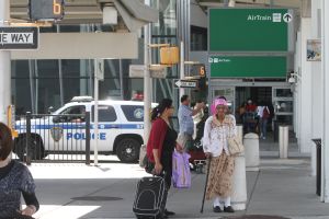 Insólito: robaron pistolas de dos policías de Nueva York en vuelo comercial a Atlanta