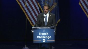 El gobernador Andrew Cuomo durante su discurso en la conferencia de MTA. (Cortesía de MTA)
