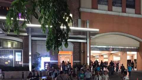 El ataque dejó varias personas heridas.