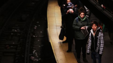 Casi una docena de líneas del Subway sufrieron alteraciones o cancelaciones por un problema de señal en la calle 34.