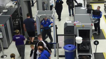 La TSA ha aumentado la vigilancia en aeropuertos.