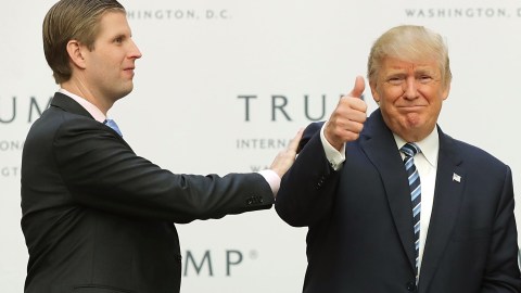 Las transacciones se realizan a través de la Fundación Eric Trump.