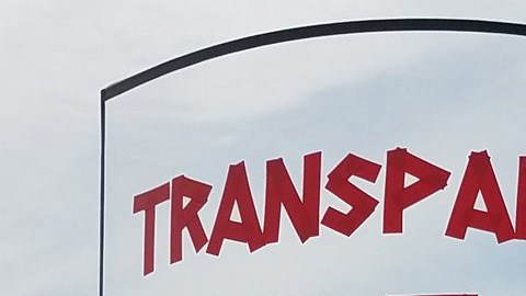 Entre otras cosas, los manifestantes piden una investigación independiente sobre los nexos de Trump con Rusia.