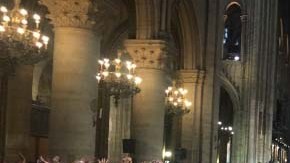 Feligreses en el interior de la catedral al momento de la emergencia.