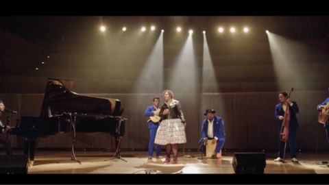 La Santa Cecilia durante la grabación de "Ódiame".