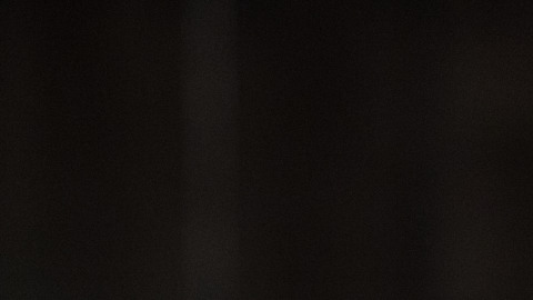 Eiza González es Darling, una ladrona de bancos decidida y sin escrúpulos.