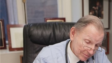 Tesher se presentaba a sí mismo como un médico de la vieja escuela