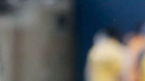 Neymar se va de Stefano Sturaro (izq.) y Stephan Lichtsteiner.