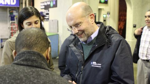 El comisionado del Departamento de Servicios Sociales Steven Banks presentó el ACCESS HRA.