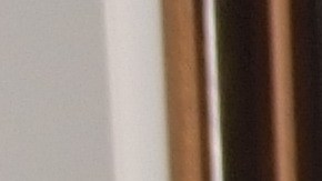 El consul dominicano en Nueva York, Carlos Castillo, habla con una de las dominicanas denunció haber sido violada.