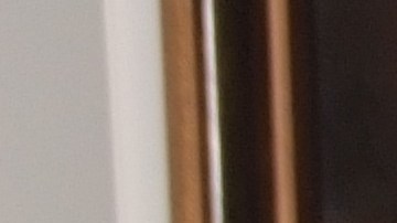 El consul dominicano en Nueva York, Carlos Castillo, habla con una de las dominicanas denunció haber sido violada.