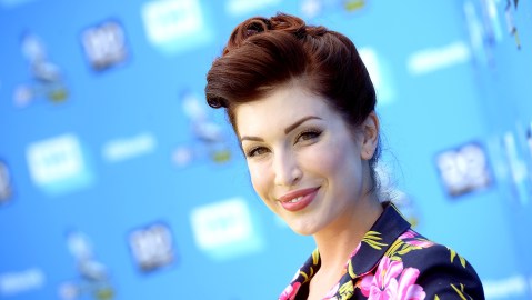 La actriz Stevie Ryan en la alfombra roja de los premios Do Something 1013 de DoSomething.org y VH1.