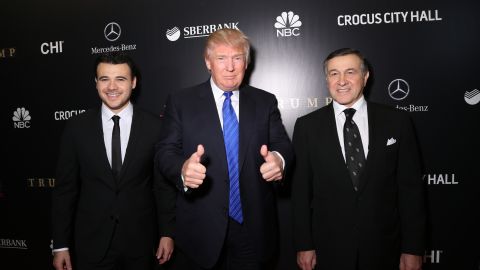 El cantante Emin Agalarov, el ahora presidente Donald Trump y Aras Agalarov.