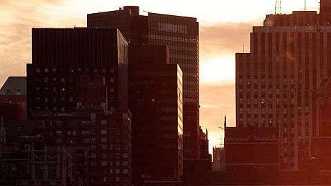 Manhattanhenge ocurre cuando el sol poniente se alinea con las calles de NYC