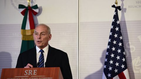 El general Kelly entabló vínculos diplomáticos con el gobierno mexicano.