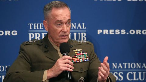 Joseph Dunford dijo que se debe respetar a todos los miembros actuales del Ejército.