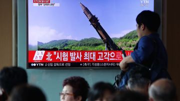 La televisión de Corea del Norte mostró imágenes del lanzamiento del misil intercontinental.