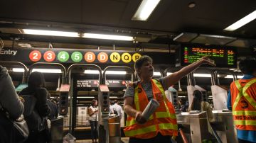 MTA acabó la semana como la empezó: caos en el Subway.