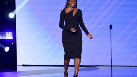 Michelle Obama lamenta que algunos se refieran a ella sólo por su tono de piel.