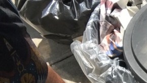 El “super” Guillermo Martínez se queja de la falta de conciencia sobre el reciclaje de los inquilinos de su edificio