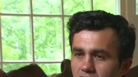 Joel y Samantha no saben cómo explicarle a sus hijos que su padre será deportado.
