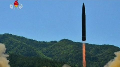 El régimen norcoreano transmitió imágenes del lanzamiento de un misil intercontinental.