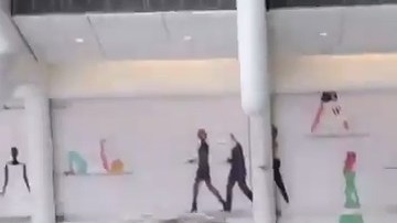 La Policía y personal del ejército en la zona desalojaron la estación.