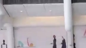 La Policía y personal del ejército en la zona desalojaron la estación.