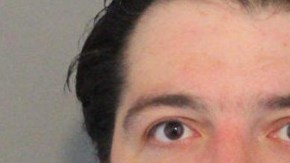 Giglio fue acusado de posesión criminal de fuegos artificales.