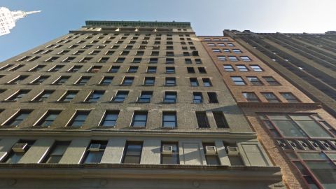 La pareja saltó de este edificio en Murray Hill, a tan solo un bloque del Empire State Building.