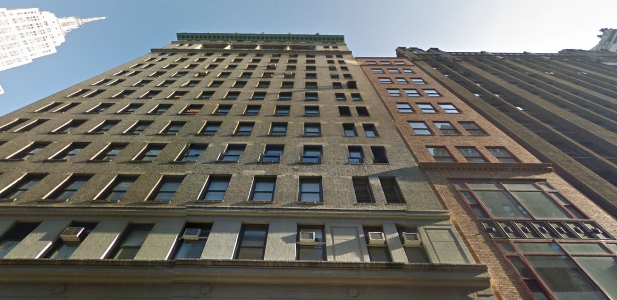 La pareja saltó de este edificio en Murray Hill, a tan solo un bloque del Empire State Building.