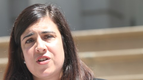 Aspirante para la Alcaldia, la republicana Nicole Malliotakis habla durante una conferencia de prensa.