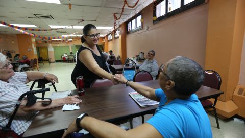 Candidata Democrata por el Districto 8 en El Barrio y el Bronx, Diana Ayala habla con sus constituyentes.