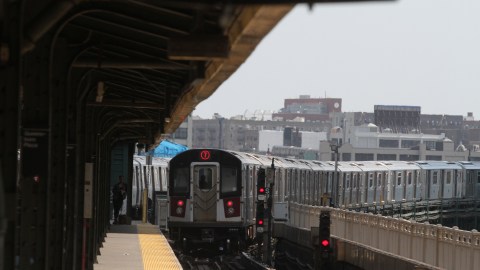 Usuarios hablan sobre los nuevos ataques de odio racial en el metro de Nueva York y la mas presencia policial.