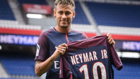 Neymar en su presentación con el PSG.