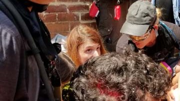 Varias personas han resultado heridas en medio de la manifestación.