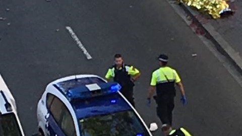 Hay al menos dos personas muertas.